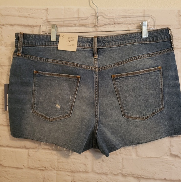 🌻 Universal Thread High Rise Shortie Short - Picture 2 of 6